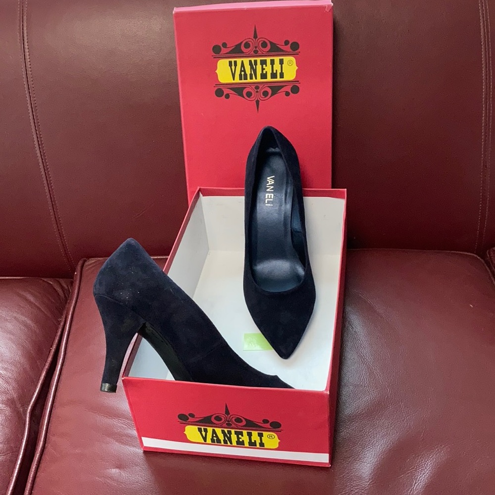 Vanelli navy suede pumps